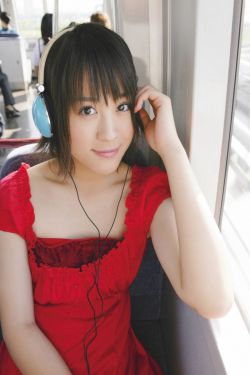 初三女孩光屁股趴床上睡觉正常吗